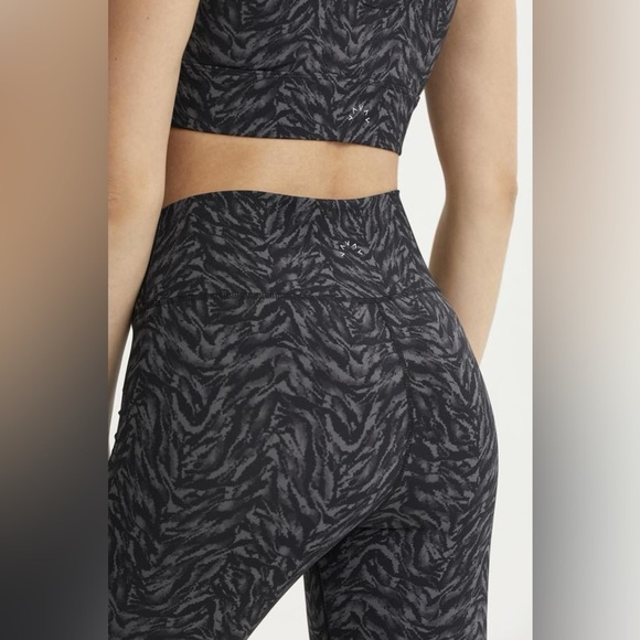 Varley Luna dark mono Zebra Legging SZ S black/grey workout neutral inseam 25” - Picture 2 of 5